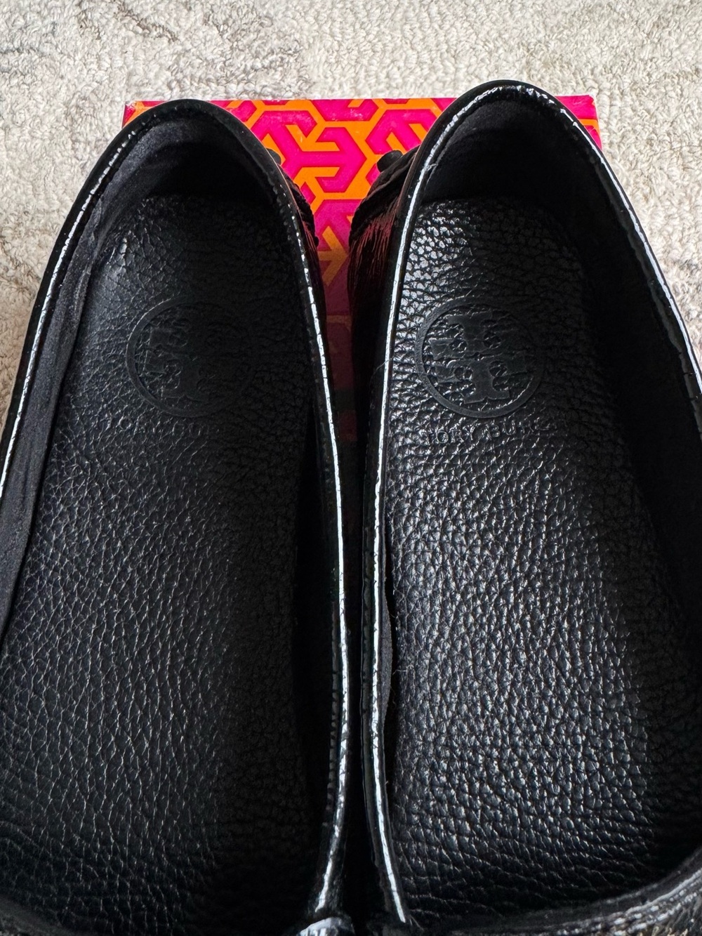 EUC Tory Burch Kendrick Moccasin Driving Shoe In Black Patent - Picture 7 of 12